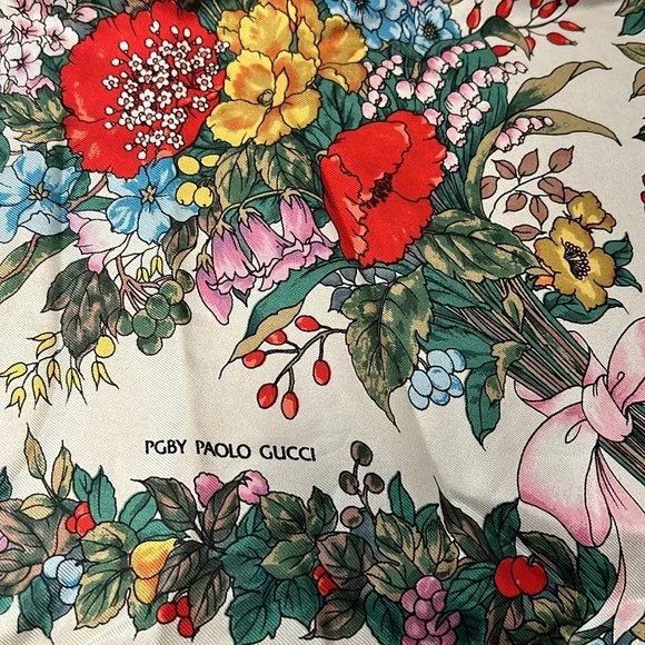 Rare Vintage Paolo Gucci Silk Floral Scarf 90cm Square - Picture 2 of 4